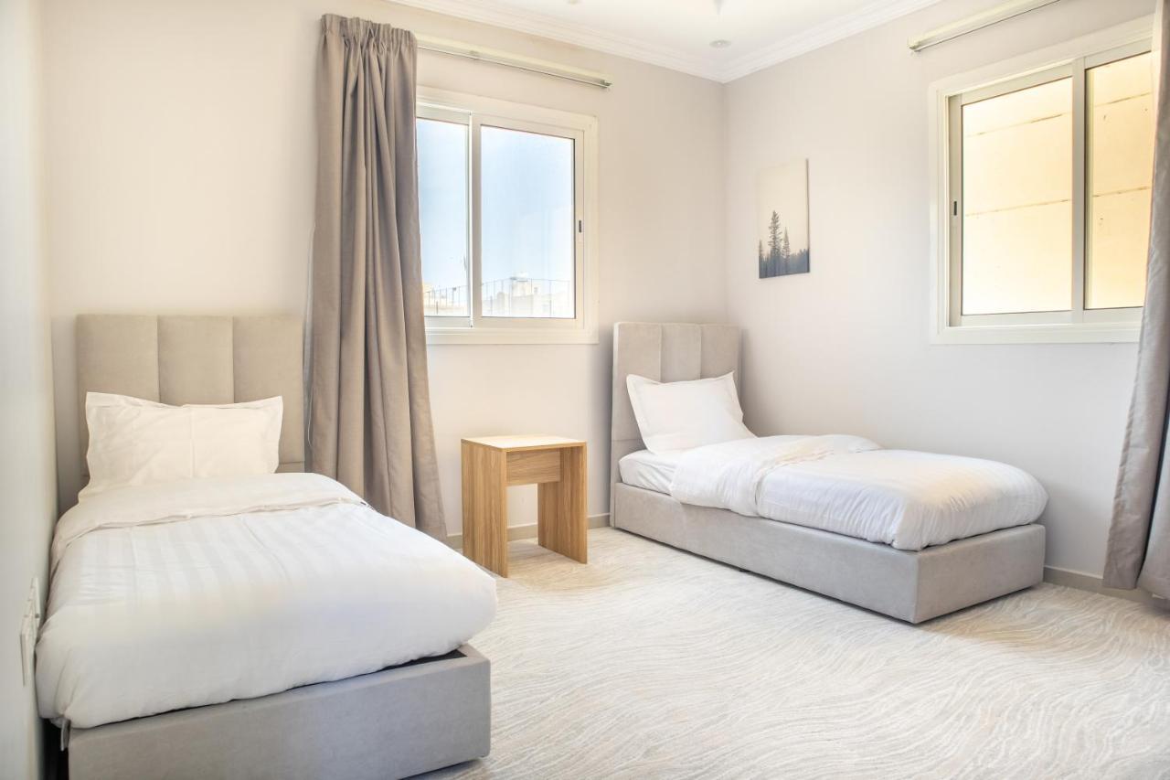 אל-מדינה Luxurious Family Apartments 15Mins Drive To Al-Masjid Nabawi - Nozol Noor 4 מראה חיצוני תמונה